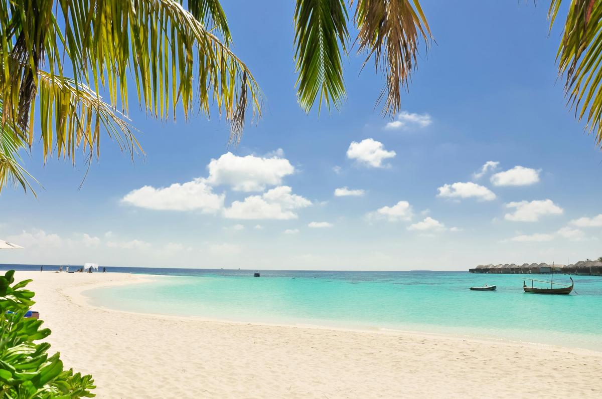 Siti Rahma Menikmati Kantor 'Surga' di Resort Mewah Maldives